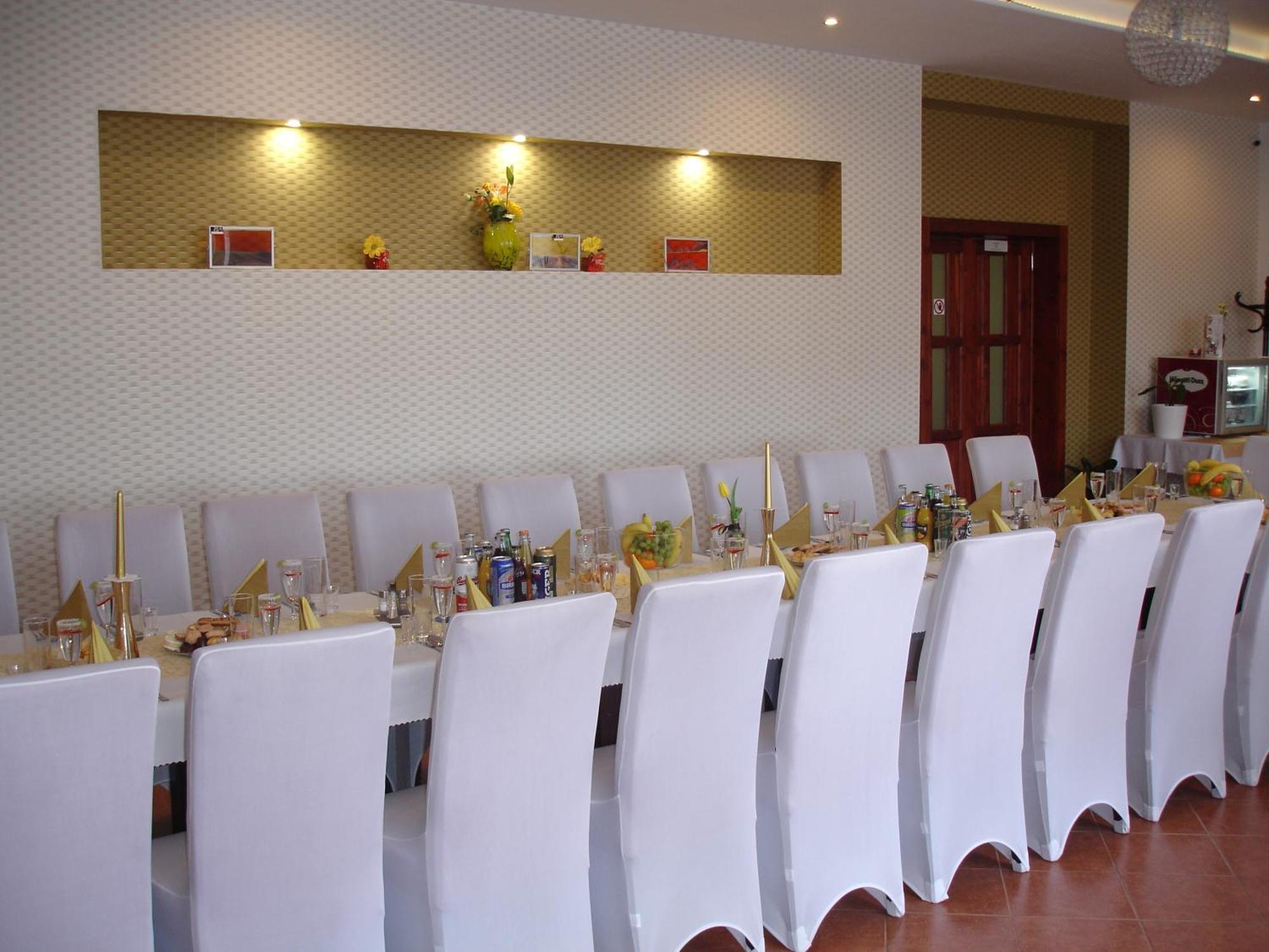 Hotel Gula Batizovce ภายนอก รูปภาพ