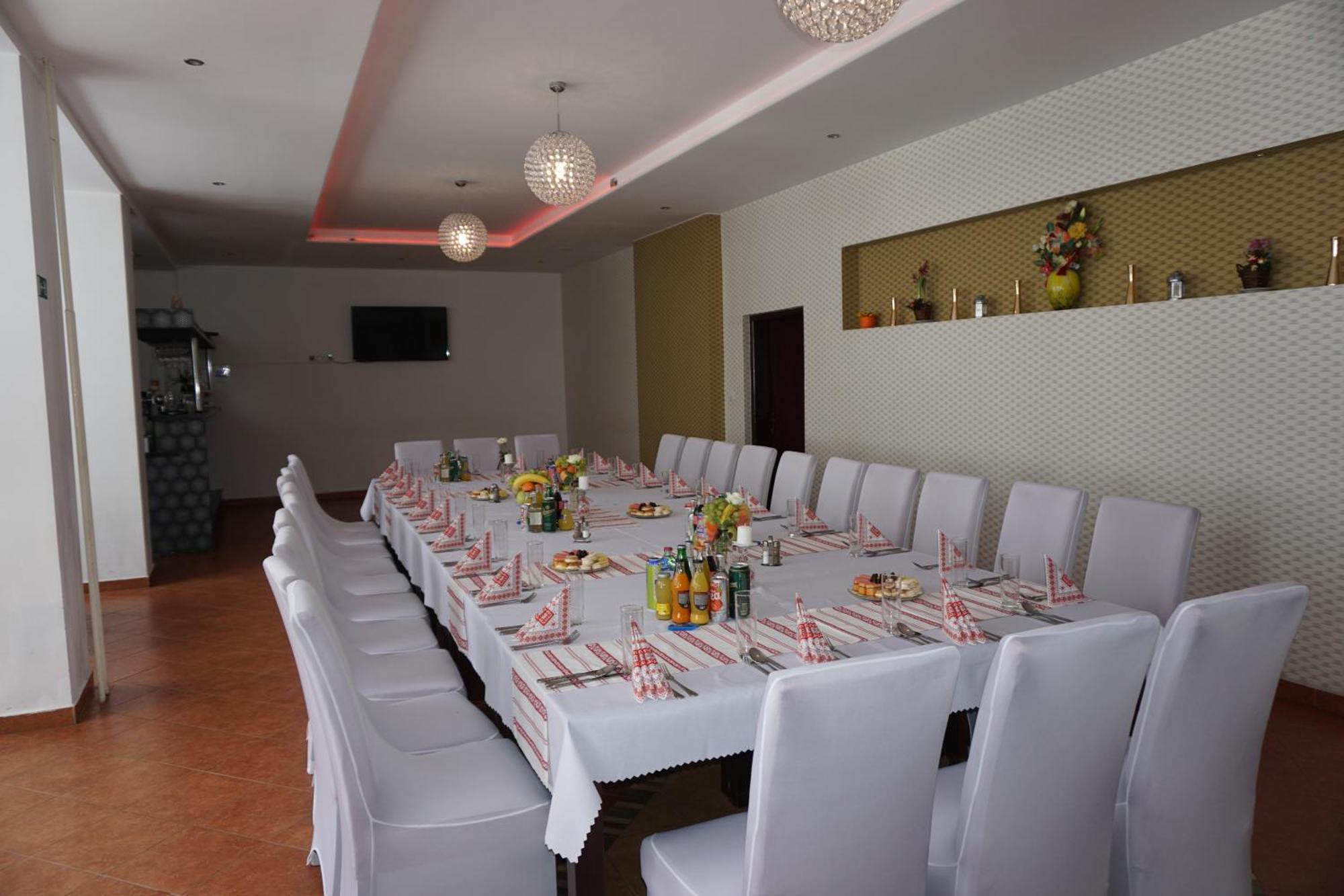 Hotel Gula Batizovce ภายนอก รูปภาพ