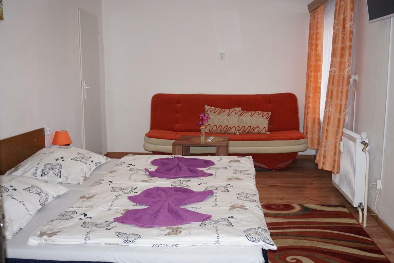 Hotel Gula Batizovce ภายนอก รูปภาพ