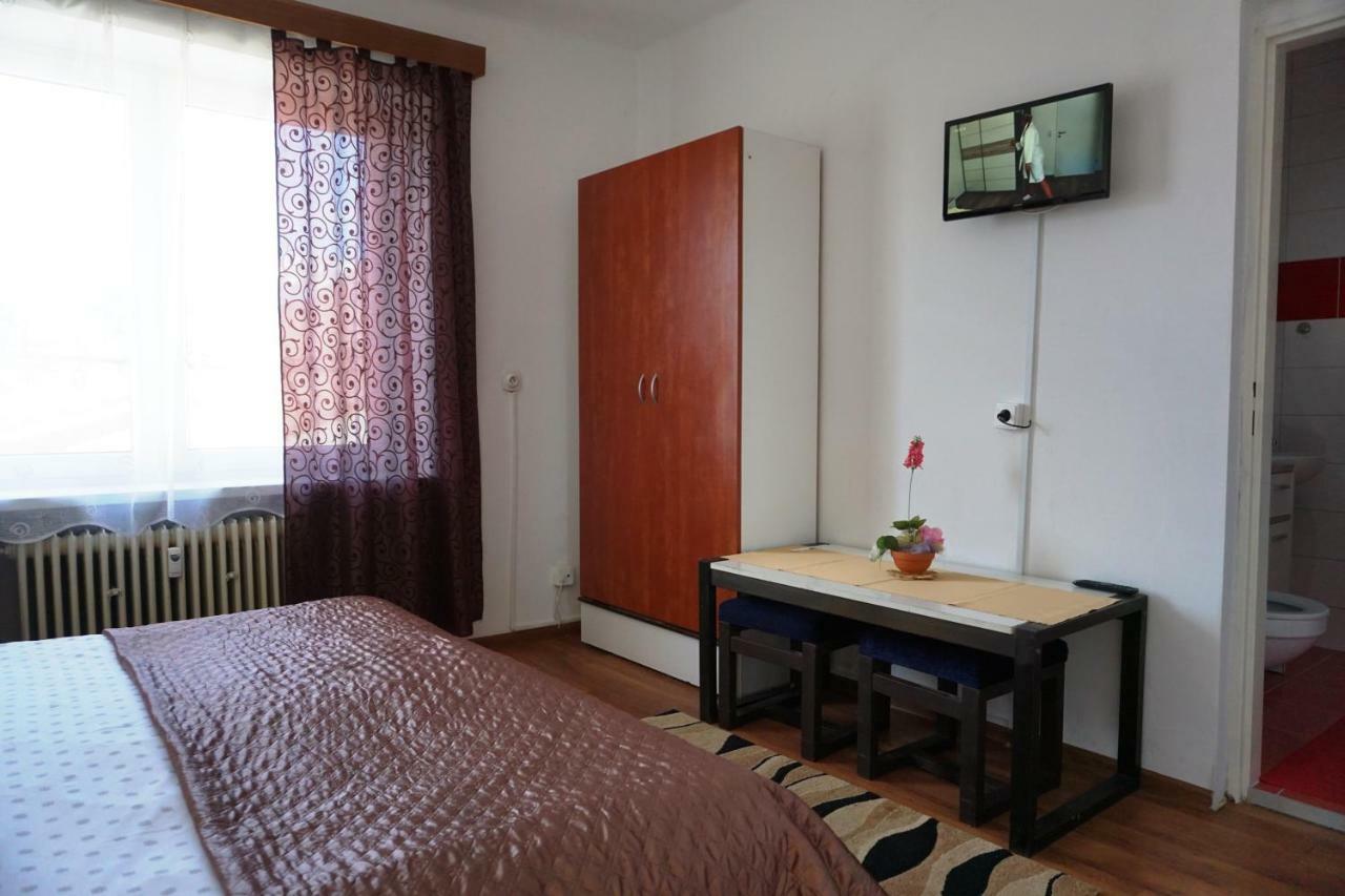 Hotel Gula Batizovce ภายนอก รูปภาพ