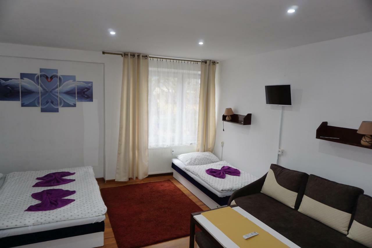 Hotel Gula Batizovce ภายนอก รูปภาพ